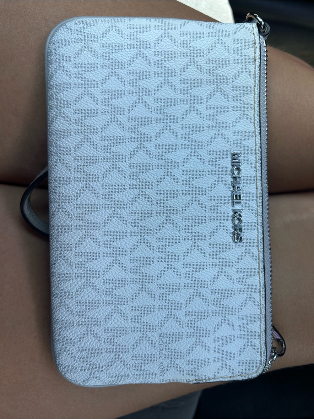 Michael Kors Signature Wristlet Wallet Cream/Vanilla/Silver